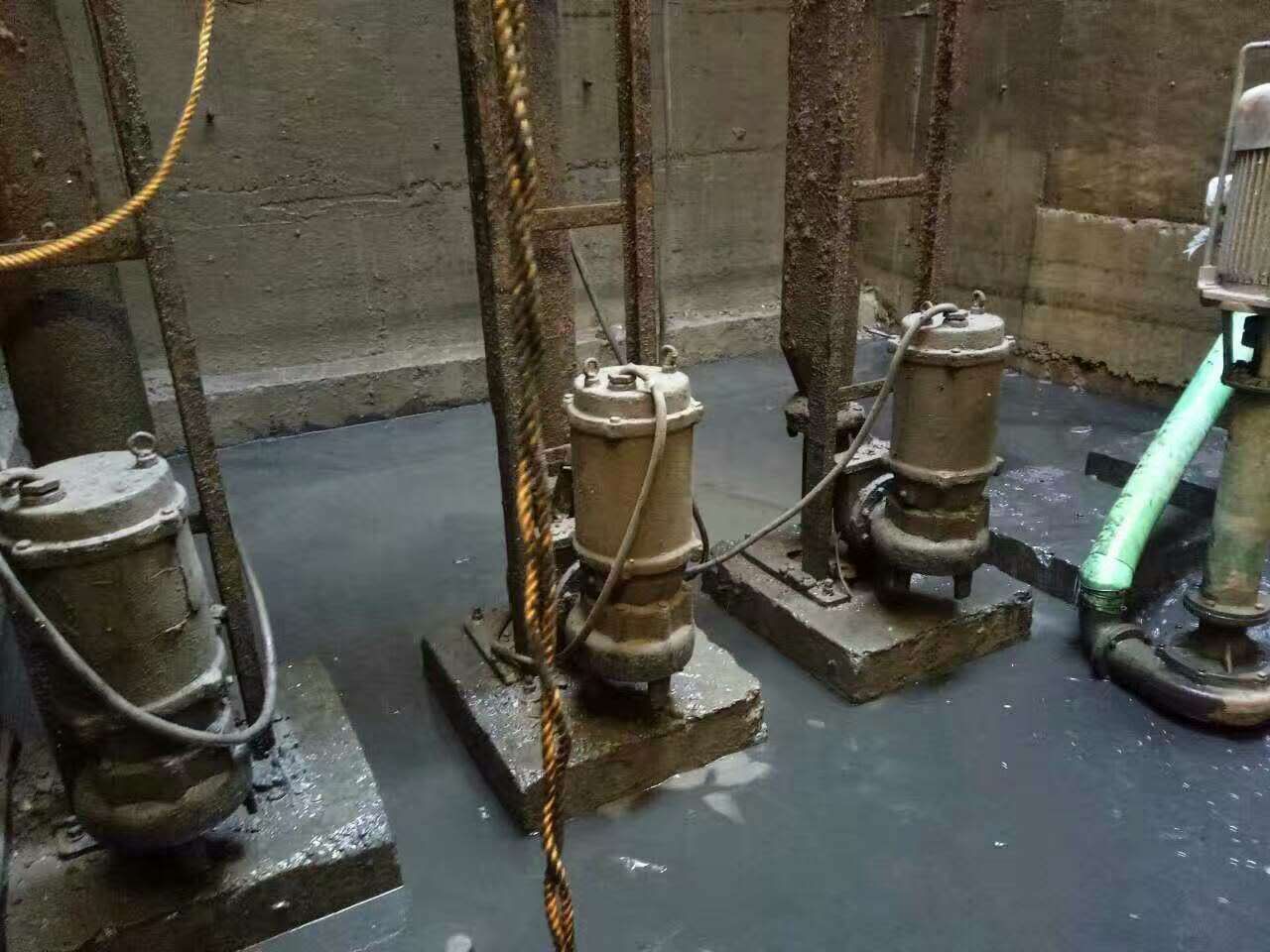 新源污水池清理